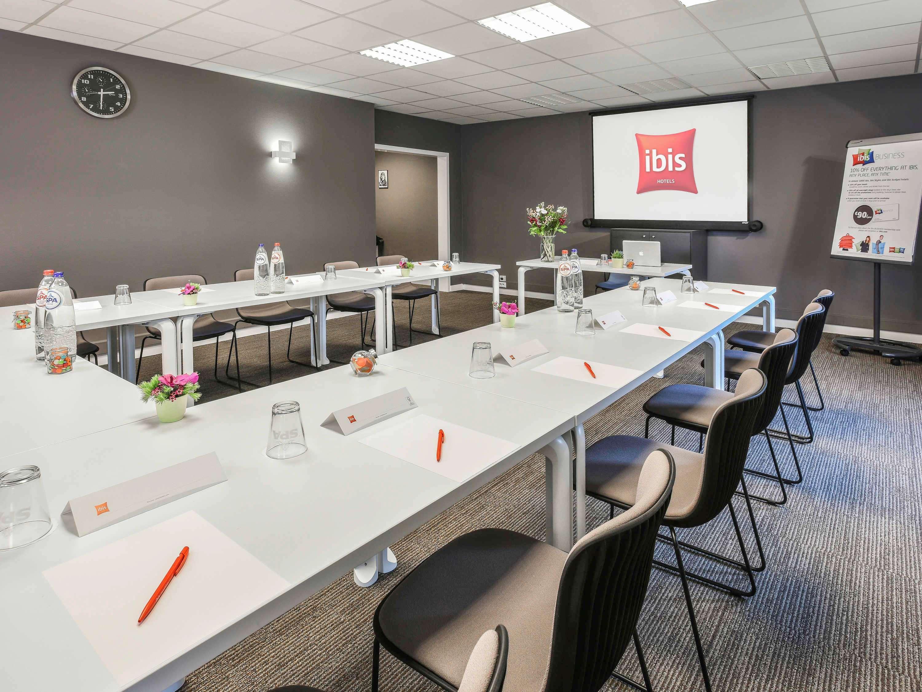 Hotel Ibis Charleroi Airport Brussels South Fleurus Esterno foto